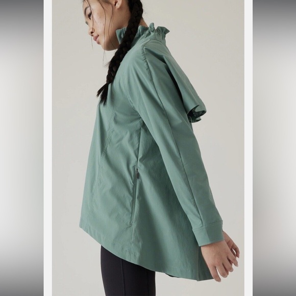 New Athleta Advantage Poplin Top Size Medium - Picture 3 of 8